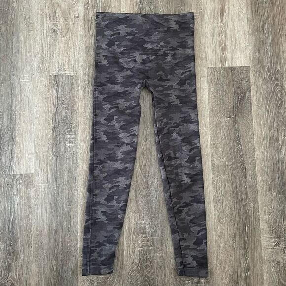 Spanx Black Camouflage Print Leggings - Size: Large - Picture 6 of 6